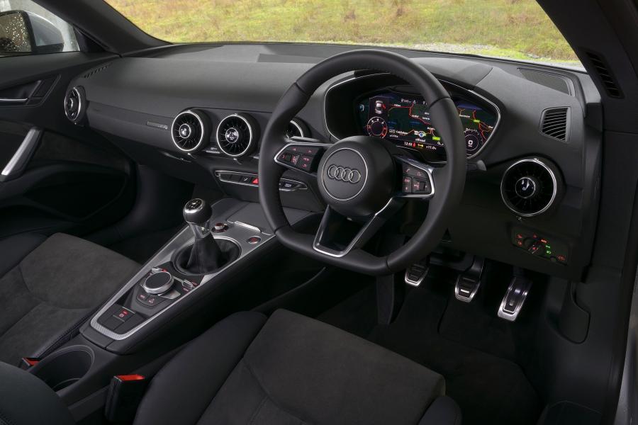 Торпедо Audi TT Coupe 2.0 TDI Ultra (8S) 2014 года  (UK) (фото 9 из 10)